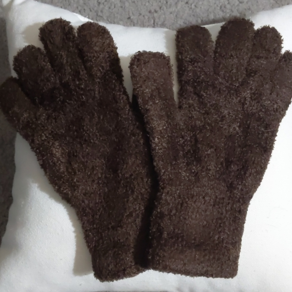 Brown gloves
